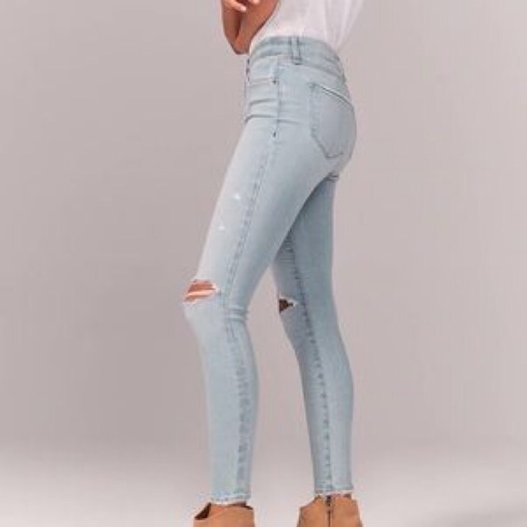 Abercrombie & Fitch Super Skinny Low Rise Light Wash Distressed Jeans - Picture 2 of 10
